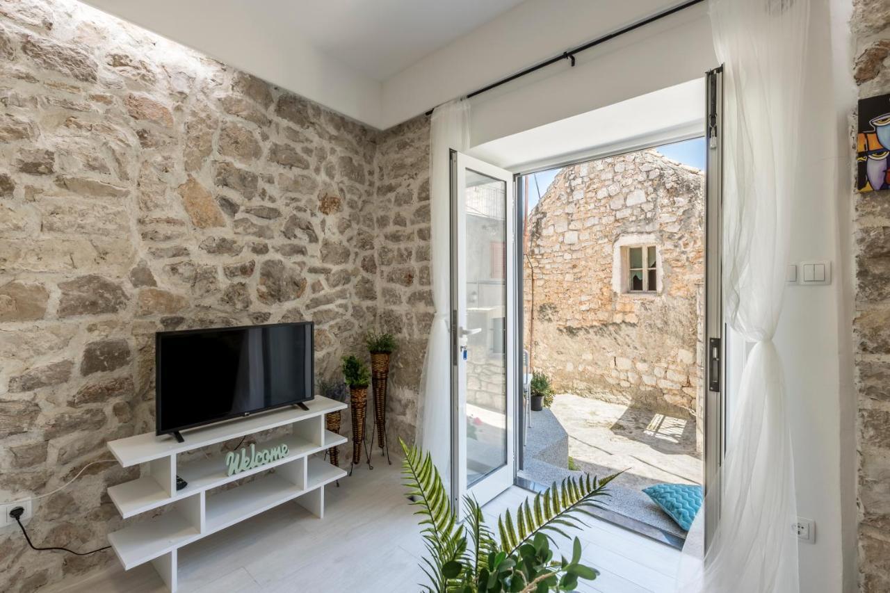 Luxury Apartments Skalinada Near Beaches, Tisno - Dalmatia Exterior photo